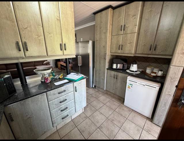 3 BEDROOM TOWNHOUSE FOR SALE IN BIRCHLEIGH